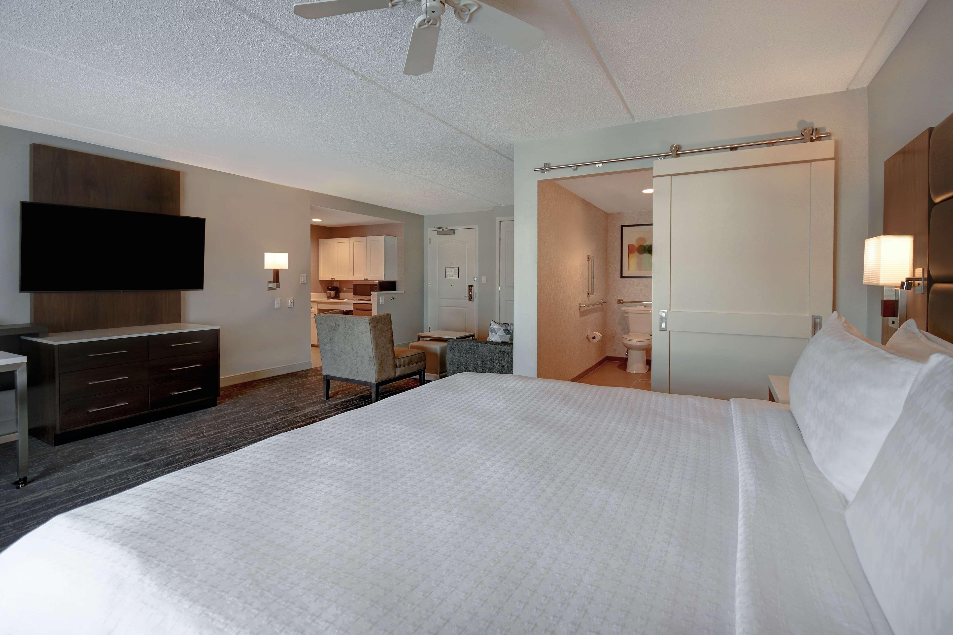 Homewood Suites By Hilton Philadelphia-City Avenue Экстерьер фото